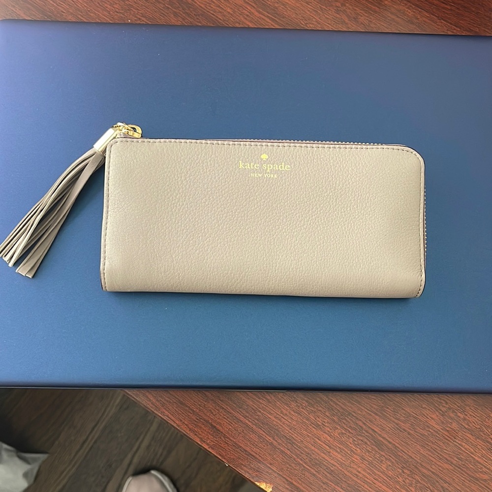 NWOT Kate Spade Wallet with Tassel Zip